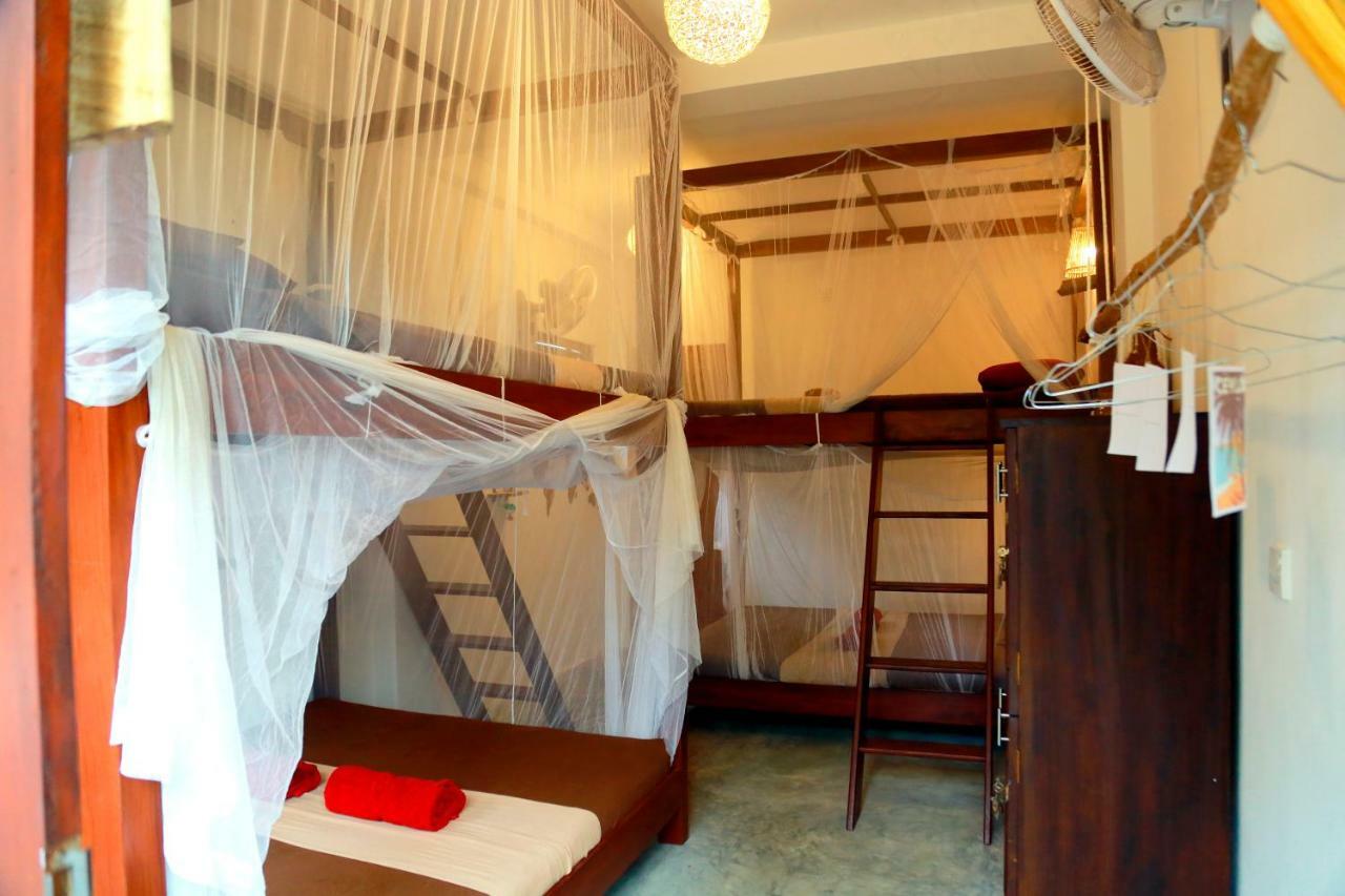 Chez Podi Surf Stay Mirissa Dış mekan fotoğraf